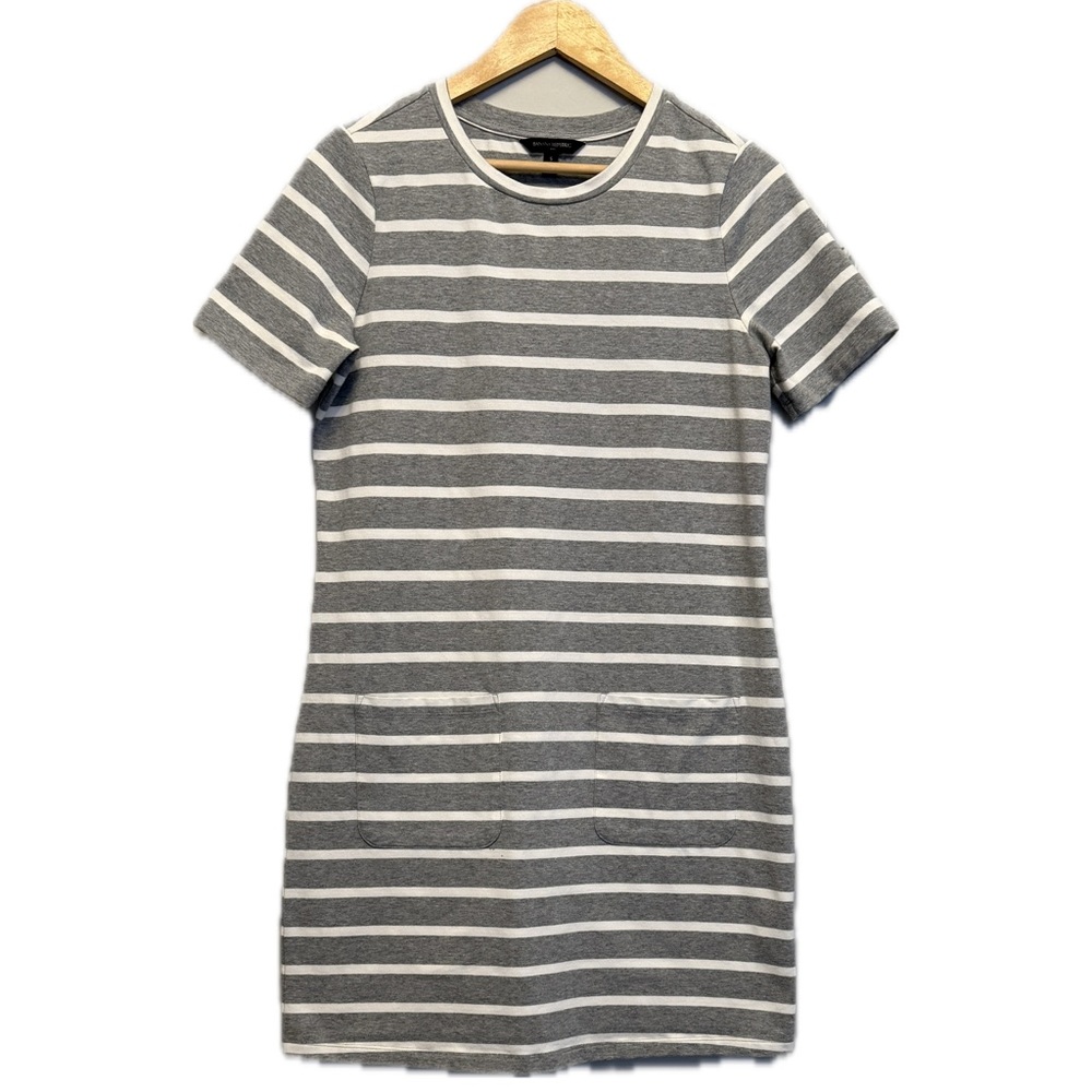 Like new, Banana Republic Gray Sheath Mini Dress Short Sleeve Crew Neck